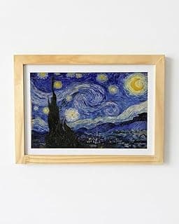 Quadro decorativo estilo clássico com moldura em madeira e vidro, exibindo a pintura Noite Estrelada de Van Gogh