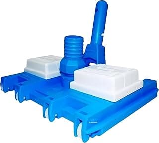 Aspirador para piscina com oito rodas, azul e branco, posicionado horizontalmente