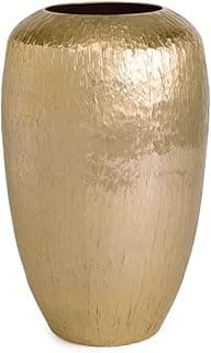 Vaso em metal dourado com acabamento fosco e textura ondulada, isolado sobre fundo branco.