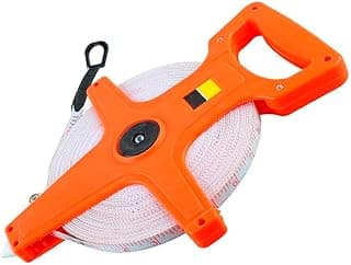 Trena de 50 metros com manivela laranja e fita métrica branca para medição precisa em obras