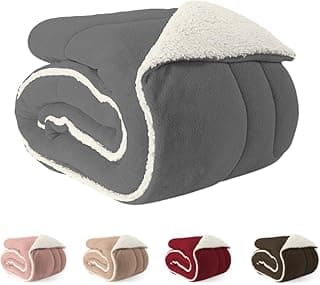 Coberdrom edredom solteiro cinza com detalhes em branco, enrolado, com miniaturas de variações de cor ao redor.