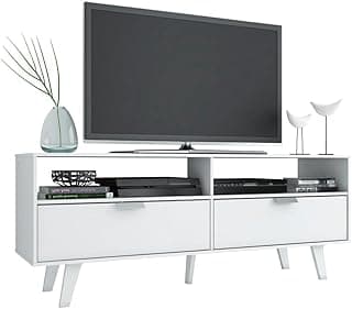 Rack para TV branco com dois compartimentos e uma prateleira, com uma TV de tela plana acima.