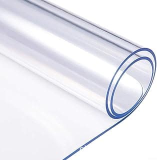 Tapete de mesa de PVC transparente FABULETTA, resistente a arranhões e à prova d'água, enrolado com bordas azuis, fundo branco.
