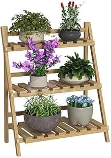 Prateleira de madeira para vasos de plantas com três andares, fundo branco, cor marrom clara