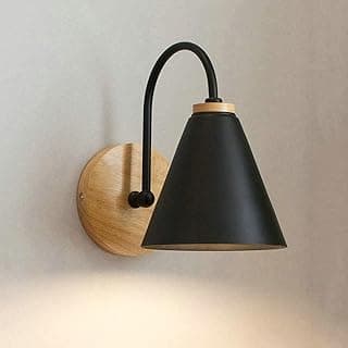 Arandela de parede curva com acabamento em madeira e metal preto para iluminação decorativa