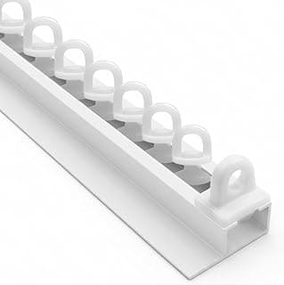 Trilho deslizante branco para cortinas com 20 ganchos deslizantes, fundo branco.