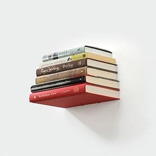 Prateleira invisível para livros montada na parede com livros encadernados em cores variadas