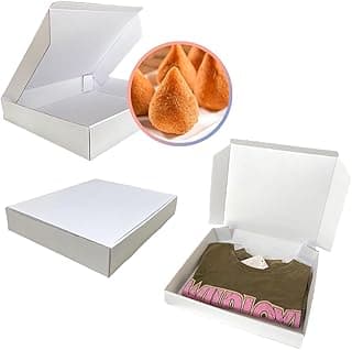 Caixas de papelão branco montadas, uma com exemplo de salgado dentro