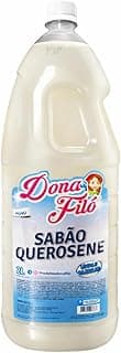 Sabão líquido Dona Filó Querosene 2 litros, fundo branco, rótulo azul e branco, cheio, sabão amarelo pálido.