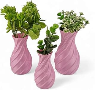 Conjunto de 3 vasos decorativos em rosa com design espiral, alturas 14/12/10 cm, plantas verdes.