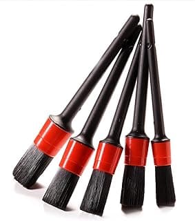 Kit de escovas para detalhamento automotivo Jácotei, 5 peças, preto e vermelho.