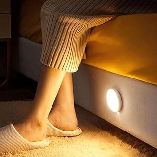 Lâmpada redonda branca com sensor de presença instalada na cama