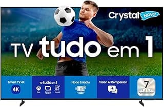 TV Samsung Smart 70'' Crystal UHD 4K com homem segurando bola de futebol