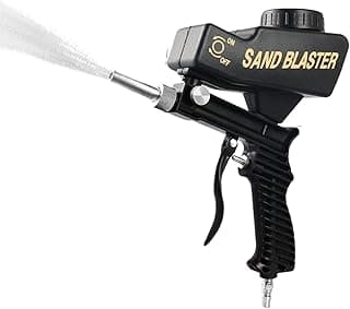 Pistola de jateamento de areia preta e prata com saída de jato, texto 'SAND BLASTER' em amarelo