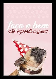 Quadro decorativo com cachorro Pug em chapéu de festa, fundo rosa, texto 'faça o bem não importa a quem'.