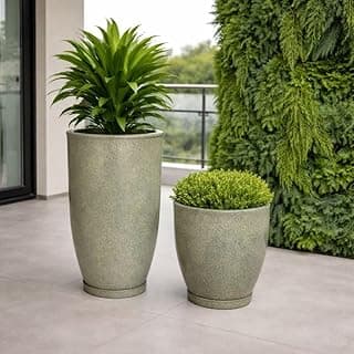 Kit 2 vasos grandes cinza para plantas em um ambiente externo