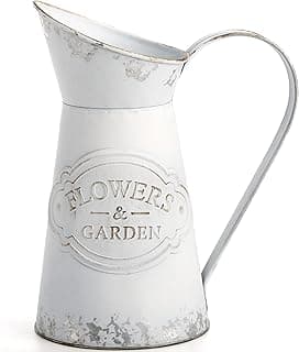 Jarro de metal branco rústico com etiqueta 'FLOWERS & GARDEN'