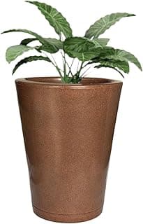 Vaso grande polietileno marrom para plantas com folhas verdes em fundo branco