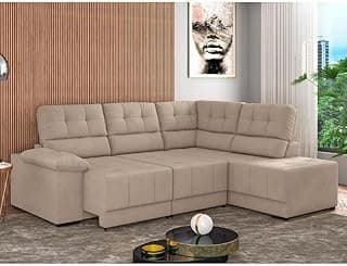 Sofá de canto 5 lugares Firenze Besthouse em suede veludo capuccino, retrátil e reclinável, em sala moderna com parede de madeira e quadro decorativo