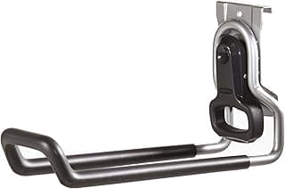 Gancho de parede FastTrack da Rubbermaid, gancho preto e prateado para escada e ferramentas, montado na parede.