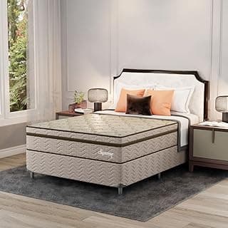 Cama de casal box Supreme com estrado, cor bege, em quarto com fundo branco e piso de madeira.