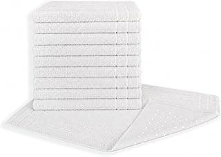 Kit de cinco tapetes brancos para banheiro, empilhados, fundo branco