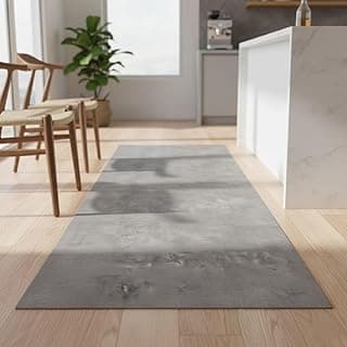 Tapete antiderrapante cinza para cozinha com textura de concreto