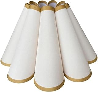Cúpulas brancas com bordas douradas para luminárias de mesa, dispostas em formato circular.