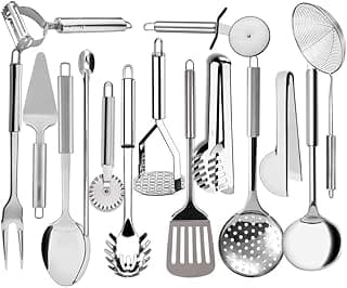 Conjunto de utensílios de cozinha em aço inoxidável com 15 peças, incluindo escumadeira, concha, espátula e pegador, dispostos em fundo branco.