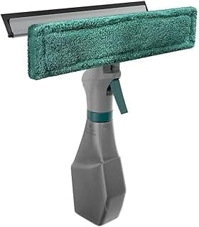 Limpador de janelas com rodinho verde e spray cinza, mostrando o mecanismo de aplicação.