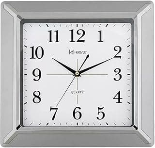 Relógio de parede quadrado prateado com mostrador branco e ponteiros pretos, marca Herweg, mecanismo quartz.