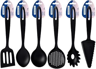 Conjunto de utensílios de cozinha pretos com etiquetas azuis e brancas