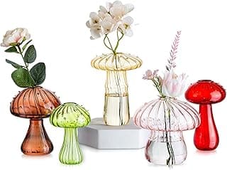Conjunto de 5 vasos pequenos de vidro em forma de cogumelo, cores vibrantes, com flores artificiais, para decoração interna.