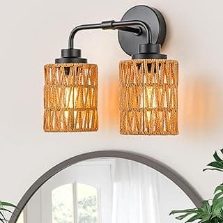 Luminárias de parede rústicas com cúpulas de tecido trançado, estilo fazenda, iluminação amarela.