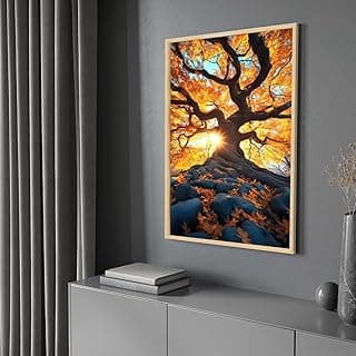 Quadro decorativo árvore da vida com moldura em fundo cinza, iluminado por luz solar
