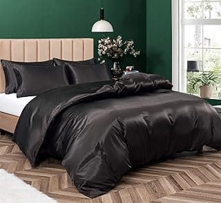 Conjunto de edredom de cetim preto com fecho de zíper, luxuoso e sedoso, em um quarto com decoração minimalista.
