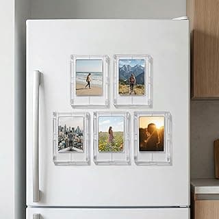 Porta-retratos magnéticos transparentes na geladeira com diversas cenas de fotos