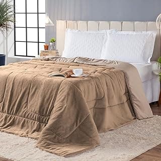 Edredom dupla face manta soft QUEEN hipercal refilado em cama de casal com fundo de janela