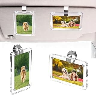 Suportes de foto de carro com clipes magnéticos e fotos de cães, montados na viseira do carro.