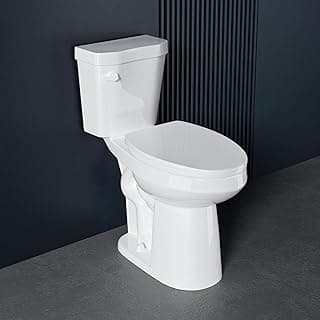 Vaso sanitário branco com tigela e tanque de cima, alavanca de mão direita, fundo cinza com padrão estriado.