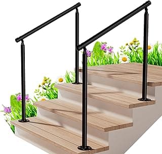 Corrimãos pretos para degraus ao ar livre, escada de madeira, fundo verde com flores