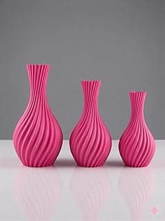 Kit de três vasos decorativos rosas premium com design ondulado, tamanhos variados, fundo cinza.
