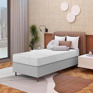 Cama de solteiro com colchão viscoelástico branco e cama box com cabeceira marrom