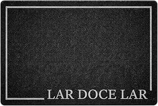 Tapete retangular preto com borda branca e texto 'LAR DOCE LAR', antiderrapante, ideal para entrada de casa.