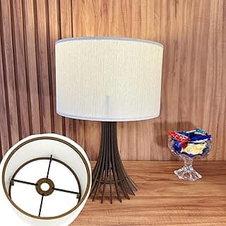 Luminária de mesa com cúpula clara e suporte metálico espiralado