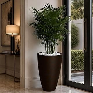 Vaso de planta oval moderno em polietileno marrom com folhas verdes