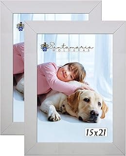 Duas molduras para porta-retratos 15x21 branco com uma imagem de uma menina e um cachorro