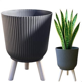 Cachepot Talin 14,5L em preto com acabamento granito e polipropileno resistente, com tripé branco, mostrando um maior e um menor com plantas.