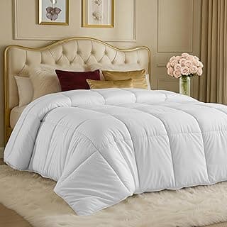 Edredom branco king size Utopia Bedding em cama com cabeceira dourada e decoração neutra