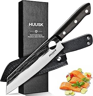 Faca japonesa Huusk Kiritsuke Gyuto com cabo preto, em exibição com salmão e limão